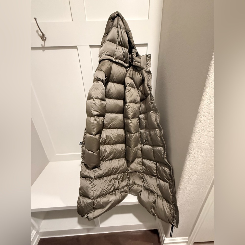 Aritzia Super Snug Super Puff Modern Taupe Puffer Coat Medium DISCONTINUED - Picture 6 of 8